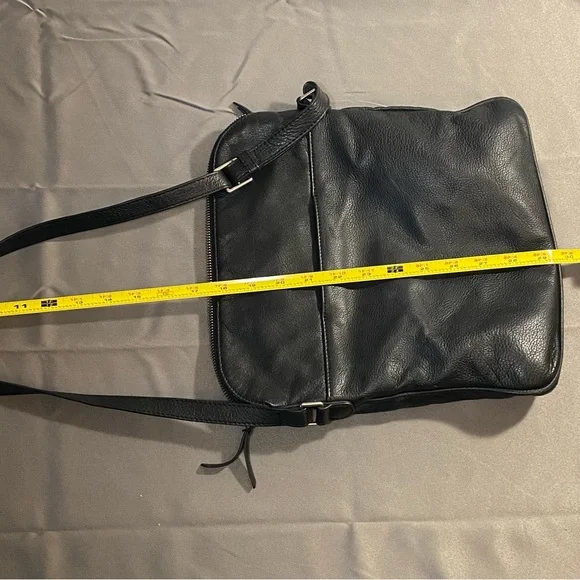 Margot, New York leather Crossbody adjustable strap black purse - Picture 10 of 12